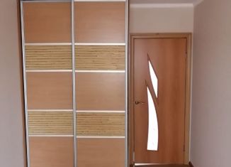 Продаю 3-ком. квартиру, 60.4 м2, Омск, улица Глинки, 1