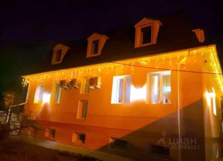Сдается в аренду дом, 200 м2, Хвалынск, улица Пугачёва, 2