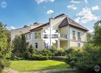 Продаю дом, 800 м2, Москва