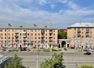 Продажа двухкомнатной квартиры, 42 м2, Омск, проспект Карла Маркса, 31