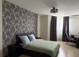 Сдам в аренду 4-ком. квартиру, 145.6 м2, Волгоград, улица Маршала Ерёменко, 44