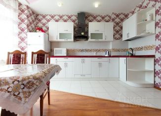 2-ком. квартира в аренду, 70 м2, Астраханская область, площадь Карла Маркса, 3к1
