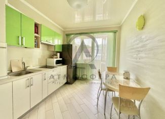 Продаю 2-ком. квартиру, 62.3 м2, Краснодарский край, микрорайон Горизонт, 18
