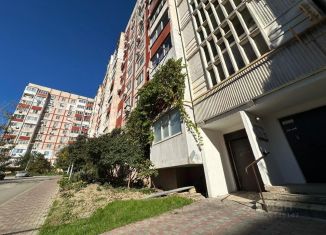 Продам 3-комнатную квартиру, 66.8 м2, Керчь, улица Блюхера, 23