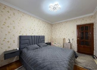 Продам 4-ком. квартиру, 88 м2, Нальчик, улица Хмельницкого, район Аэропорт