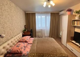 Сдам в аренду 1-ком. квартиру, 38 м2, Казань, улица Маршала Чуйкова, 85
