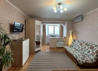 Сдаю в аренду 1-комнатную квартиру, 45 м2, Сочи, улица Победы, 111