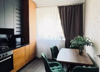 Сдаю 2-комнатную квартиру, 50 м2, Аксай, улица Речников, 12А