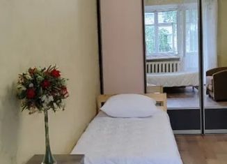 Сдается однокомнатная квартира, 30 м2, Качканар, 8-й микрорайон, 2