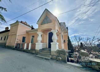 Продаю 4-комнатную квартиру, 140 м2, Крым