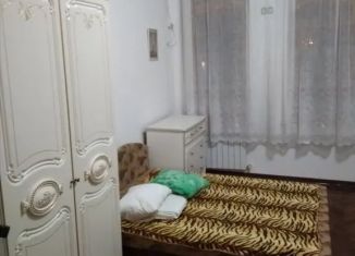 Сдам в аренду 2-ком. квартиру, 57 м2, Крым, улица Кирова, 1/9