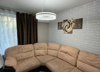 Сдам в аренду 3-комнатную квартиру, 57 м2, Таштагол, улица 8 Марта, 2