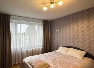Сдается трехкомнатная квартира, 64 м2, Калининград, улица 9 Апреля, 82