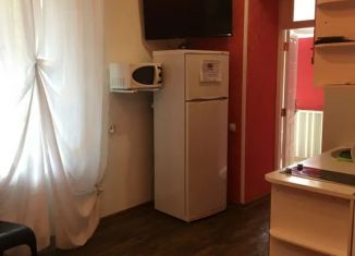 Сдаю однокомнатную квартиру, 30 м2, Ялта, улица Ломоносова, 3