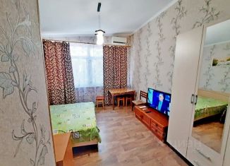 Сдаю в аренду однокомнатную квартиру, 20 м2, Алушта, улица Ленина, 1