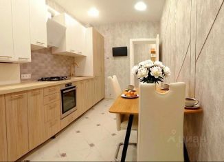 Сдаю в аренду 1-ком. квартиру, 45 м2, Калининград, улица Старшины Дадаева, 70