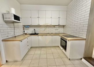 Продаю 2-комнатную квартиру, 73 м2, Старый Оскол, микрорайон Степной, 27