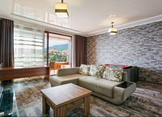 Сдача в аренду трехкомнатной квартиры, 95 м2, Крым, улица Строителей, 3