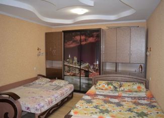 Сдаю 3-ком. квартиру, 60 м2, Евпатория, улица Гоголя, 30