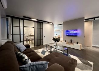 Сдам в аренду 3-ком. квартиру, 95 м2, Оренбург, улица Черепановых, 2А