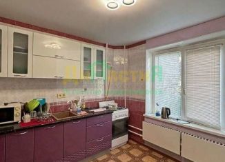 Продается 2-ком. квартира, 60.2 м2, Белгород, улица Дегтярёва, 2