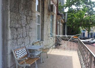 Сдается в аренду однокомнатная квартира, 30 м2, Крым, улица Свердлова, 4
