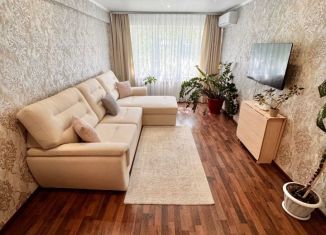 Продается 3-ком. квартира, 63 м2, Омск, Советский округ, улица Бархатовой, 7