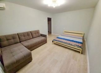 Сдам однокомнатную квартиру, 40 м2, Волгоградская область, улица Дымченко, 18