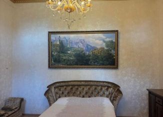 Сдается двухкомнатная квартира, 70 м2, Крым, улица Кирова, 13