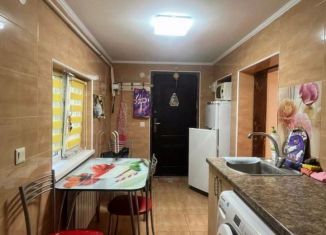 Продам 1-ком. квартиру, 32 м2, Евпатория, улица Иванова, 1
