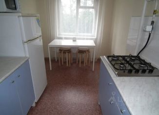 Сдается трехкомнатная квартира, 63 м2, Омск, улица Лукашевича, 3