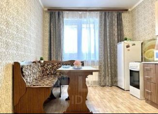 Сдаю 1-ком. квартиру, 45 м2, Тобольск, 10-й микрорайон, 65А