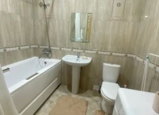Сдается в аренду 2-комнатная квартира, 60 м2, Дагестан, проспект Акулиничева, 2