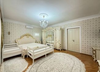 Продаю дом, 230 м2, Нальчик, улица Братьев Беровых, 90