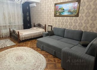 Сдаю 1-ком. квартиру, 70 м2, Избербаш, Пролетарская улица, 99Вк1
