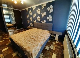 Сдам в аренду 1-ком. квартиру, 43 м2, Таганрог, улица Адмирала Крюйса, 23/11