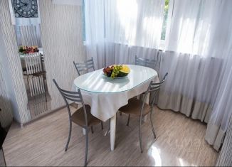 Сдается в аренду 3-ком. квартира, 48 м2, Сочи, улица Ленина, 54