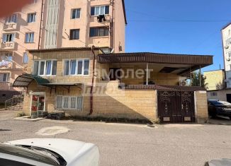 Продаю 3-ком. квартиру, 115 м2, Дагестан, улица Генерала Сеидова, 18Б