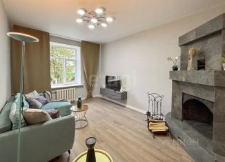 Продажа 2-ком. квартиры, 56 м2, Псковская область, улица Гагарина, 9