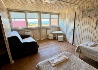 Сдам в аренду комнату, 30 м2, поселок Хужир, улица Горького, 3А