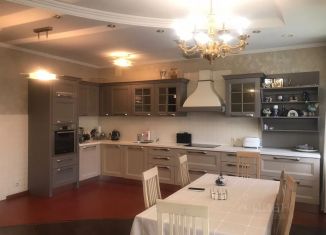 Продаю 4-комнатную квартиру, 153.6 м2, Абакан, улица Чехова, 116