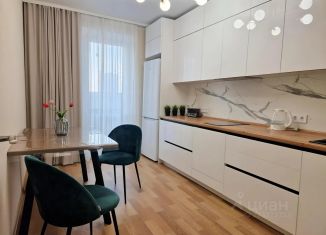 Сдаю 1-ком. квартиру, 56 м2, Альметьевск, проспект Строителей, 80