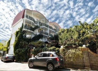 Сдаю в аренду комнату, 10 м2, Алушта, Береговая улица, 3