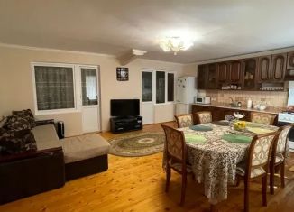 Сдача в аренду трехкомнатной квартиры, 80 м2, Дагестан, улица М. Далгата, 1Б