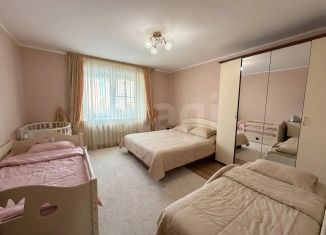 Продаю 2-комнатную квартиру, 71 м2, Липецк, улица Н.Г. Славянова, 3