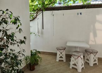 Сдам двухкомнатную квартиру, 50 м2, Крым, улица Матвеева, 5