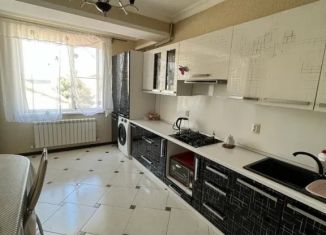 Сдам в аренду 2-ком. квартиру, 89 м2, Дагестан, улица Пушкина, 100