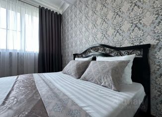Сдам в аренду двухкомнатную квартиру, 80 м2, Махачкала, проспект Петра I, 121