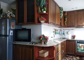 Продаю 3-ком. квартиру, 61.7 м2, Карелия, улица Мира, 6