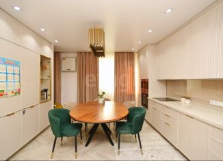 Продается четырехкомнатная квартира, 129.6 м2, Саха (Якутия), улица Кирова, 25/1